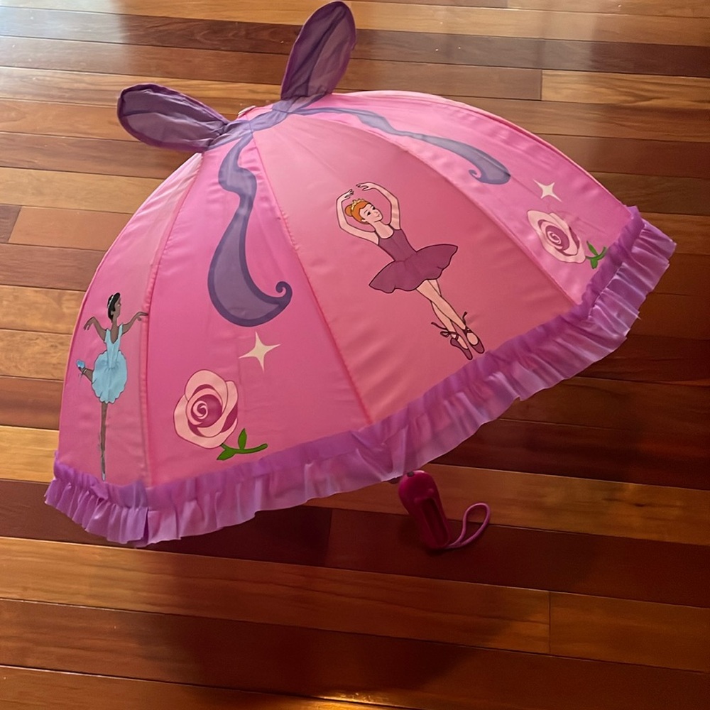 Girls Kidorable umbrella.  Excellent condition